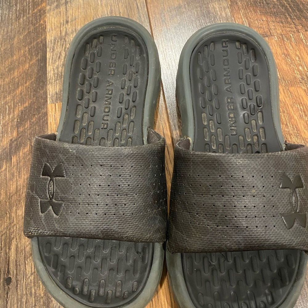 Under Armour kids Slide Sandals size 3 youth 3Y